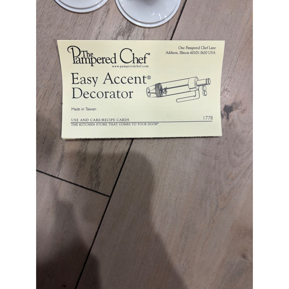Pampered Chef Easy Accent Decorator 1778 White Grey Icing Piping Tool with 6 Tip - Picture 6 of 6